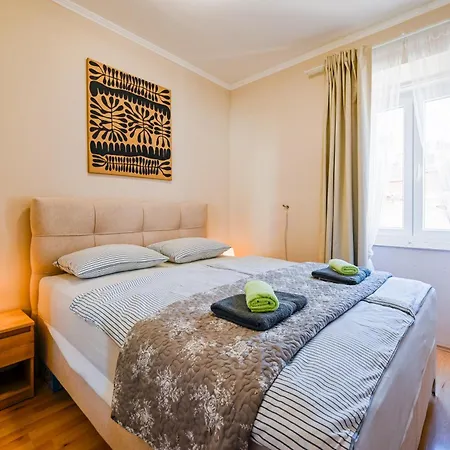 Riviera Apartman *